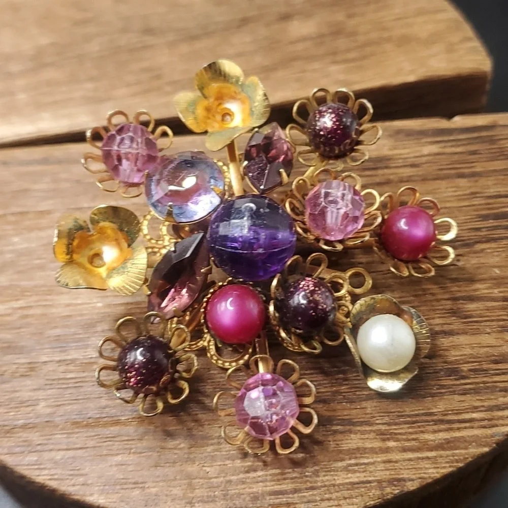 B820‎ Victorian purple jubilee brooch